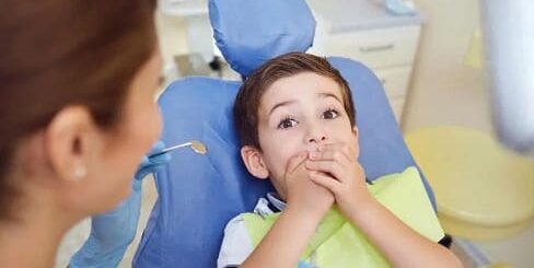 Bambino finge rapimento per evitare il dentista